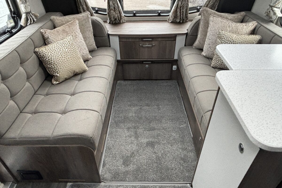 2025 Laser Xtra 875 seating