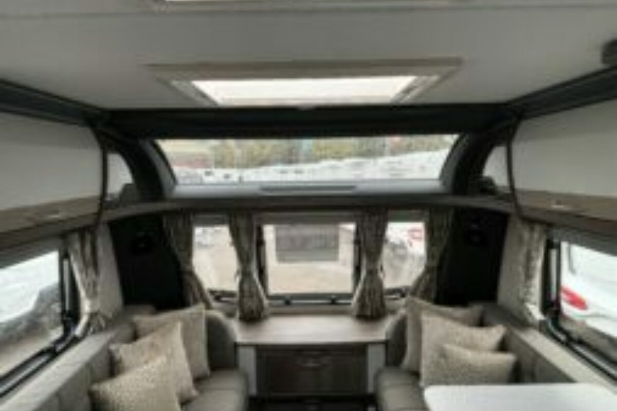 2025 Laser Xtra 875 Lounge