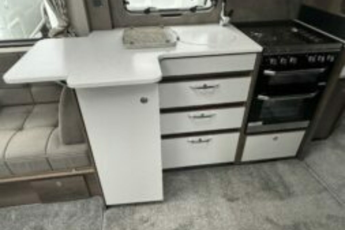 2025 Laser Xtra 875 Kitchen