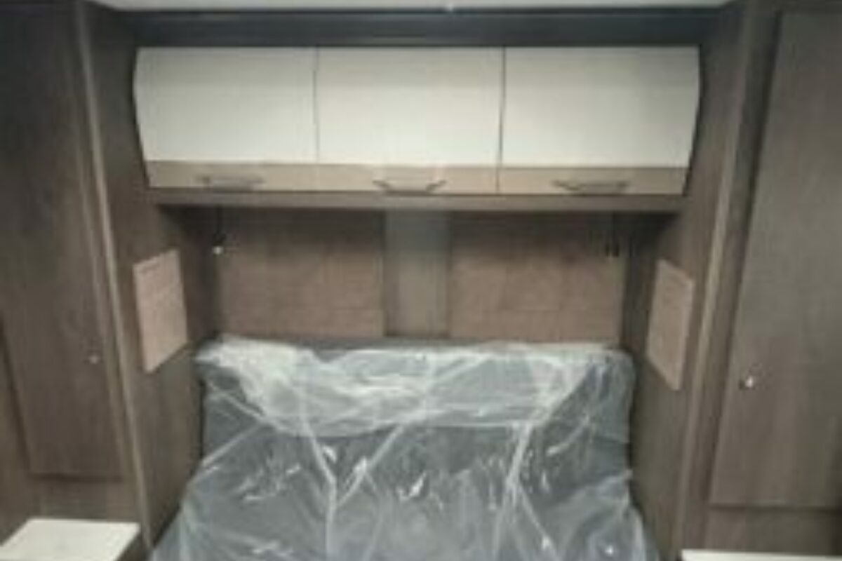 2025 Laser Xtra 875 Bedroom
