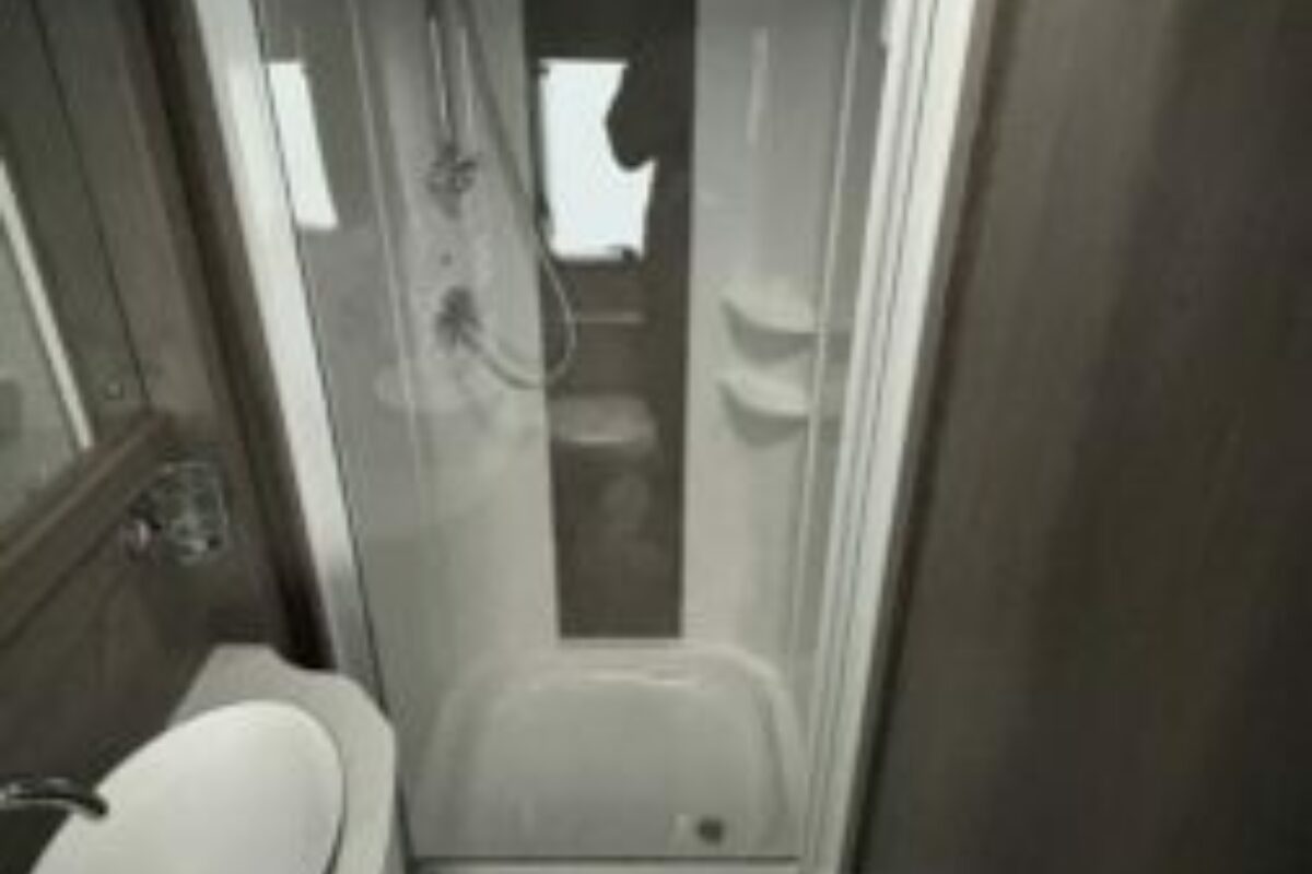 2025 Laser Xtra 875 Shower