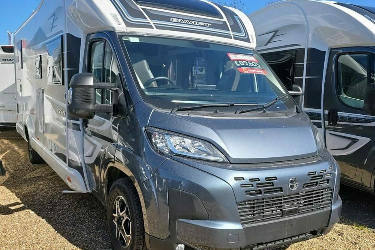 2025 SWIFT ESCAPE 684 FRONT N/S