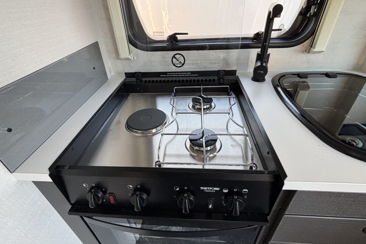 2025 Elddis Xplore XC Duo duel fuel hob