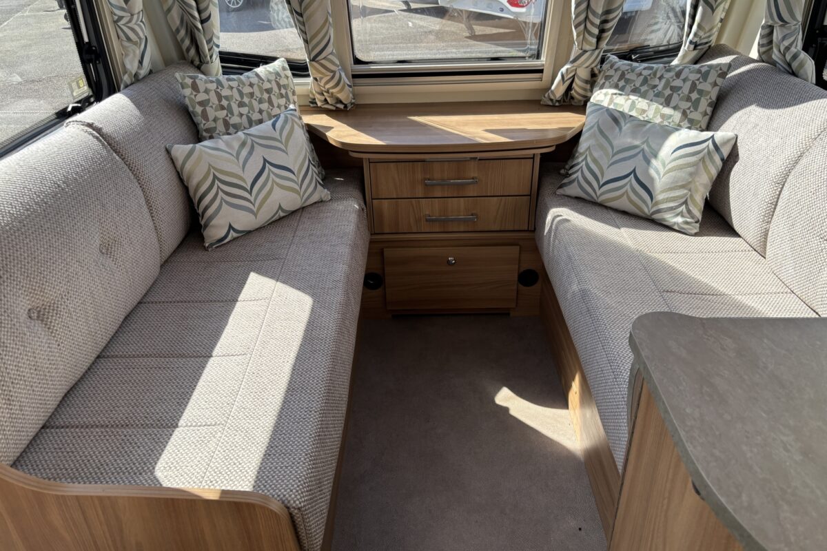 2018 Bailey Pegasus GT70 Brindisi Front seating