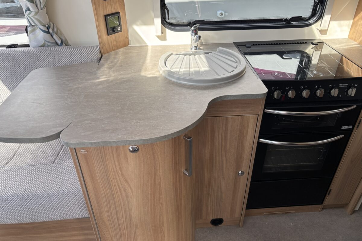 2018 Bailey Pegasus GT70 Brindisi Kitchen