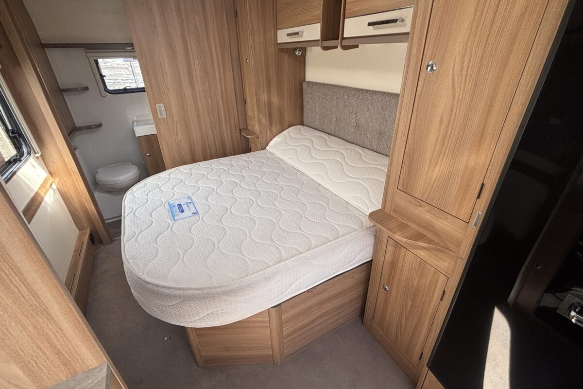 2018 Bailey Pegasus GT70 Brindisi Fixed Island Bed