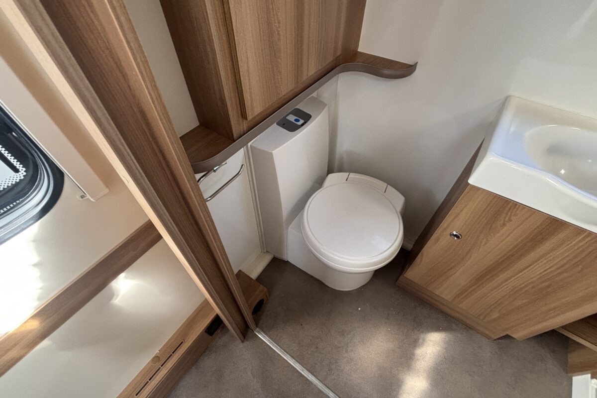 2018 Bailey Pegasus GT70 Brindisi Toilet