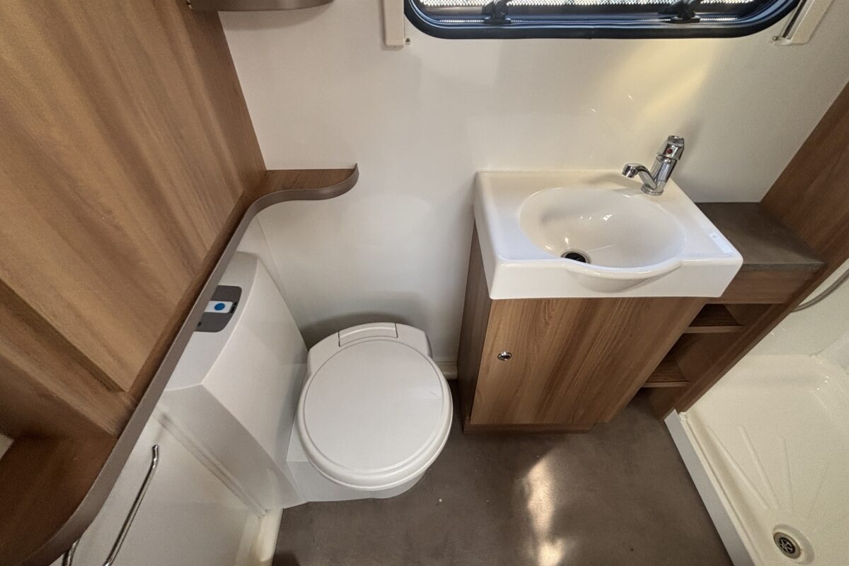 2018 Bailey Pegasus GT70 Brindisi Vanity unit