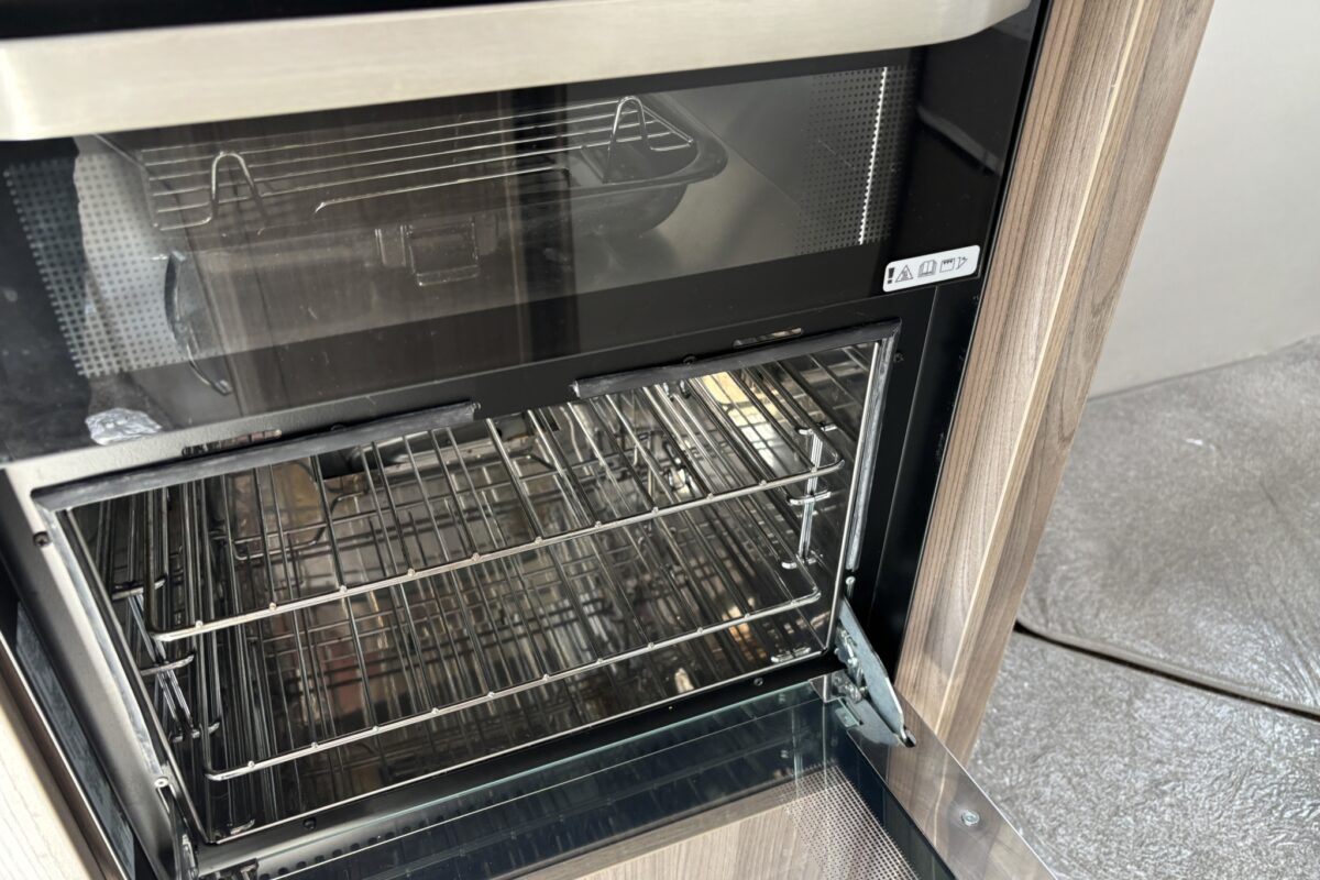 2023 Swift Aventura M4SB Oven