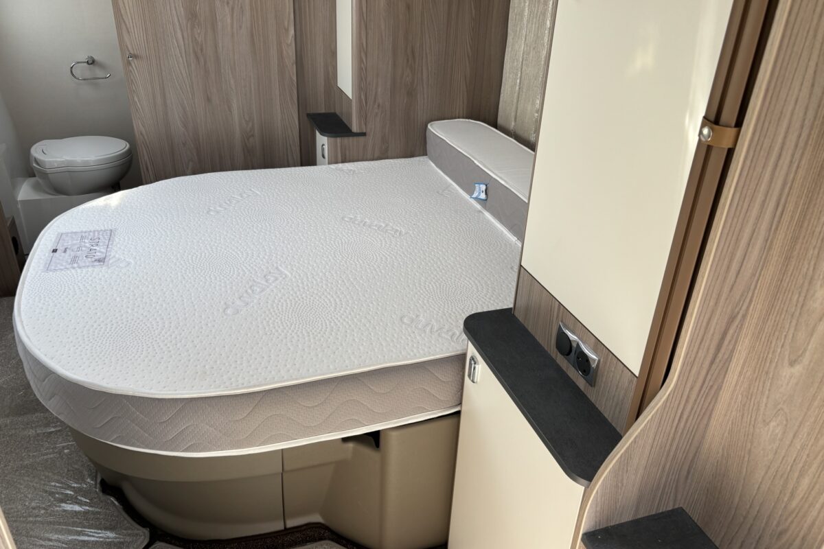 2023 Swift Aventura M4SB Island Bed