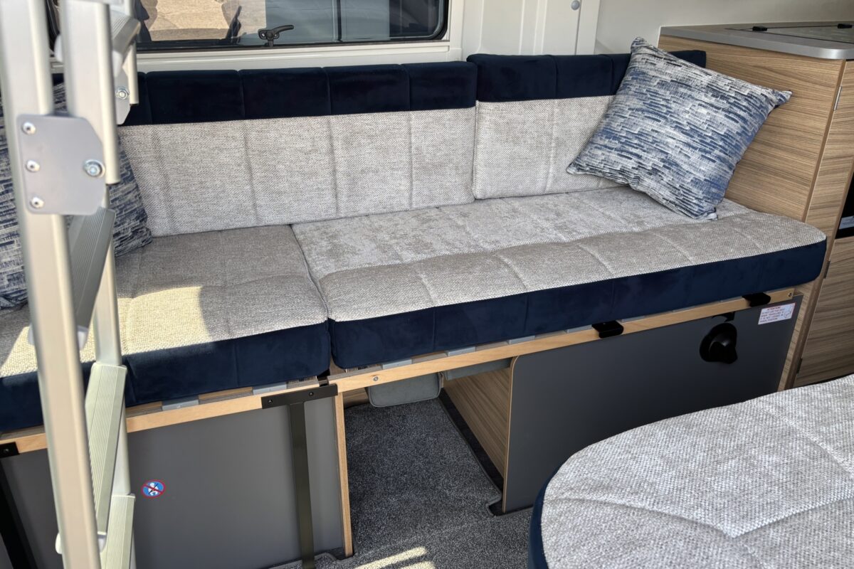 Bailey Endeavour B64 lounge