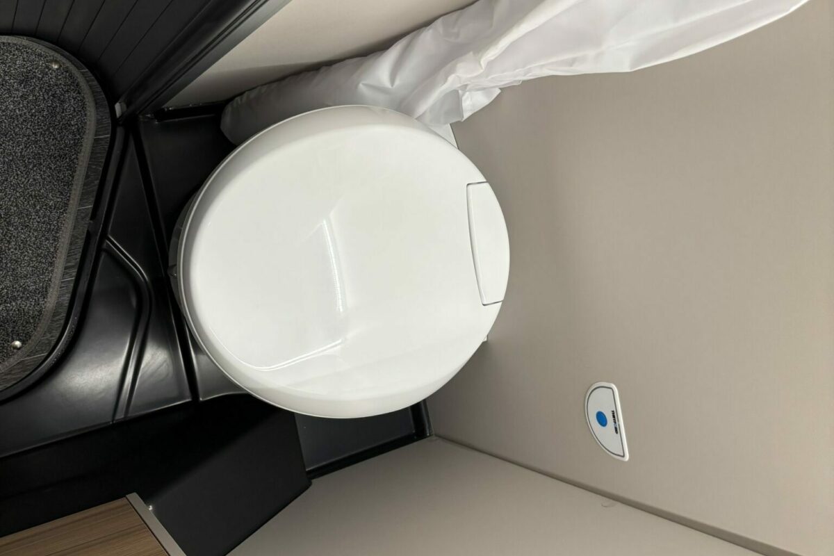 Bailey Endeavour B64 toilet