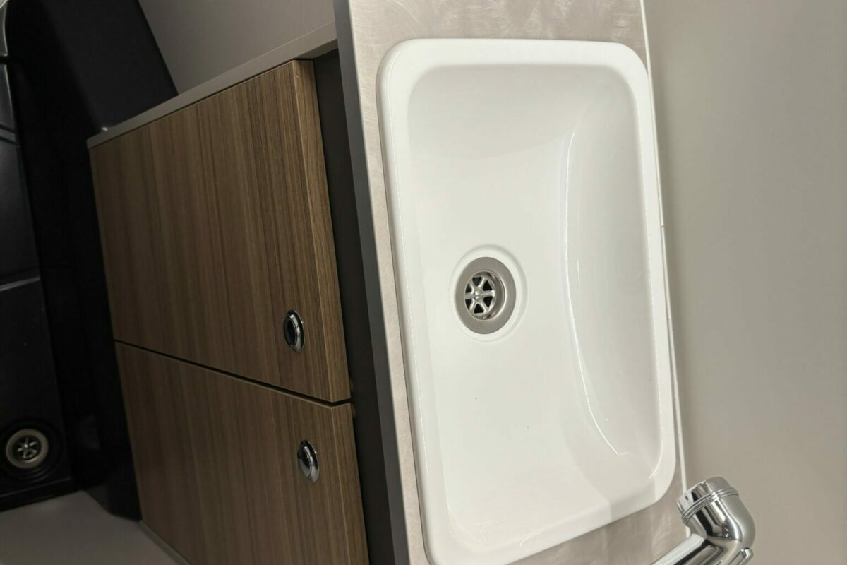 Bailey Endeavour B64 wash basin