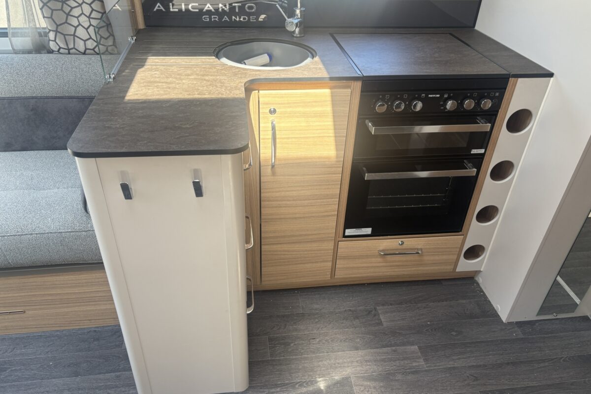2024 Bailey Alicanto Grande Porto L Shaped Kitchen