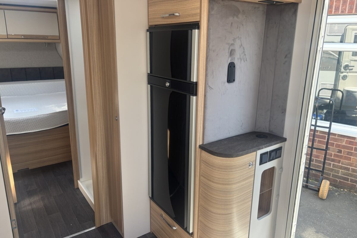 2024 Bailey Alicanto Grande Porto Fridge