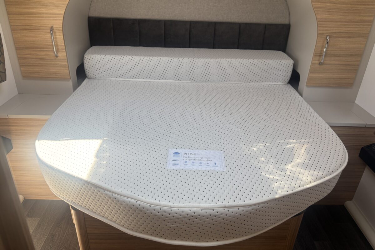 2024 Bailey Alicanto Grande Porto Island Bed
