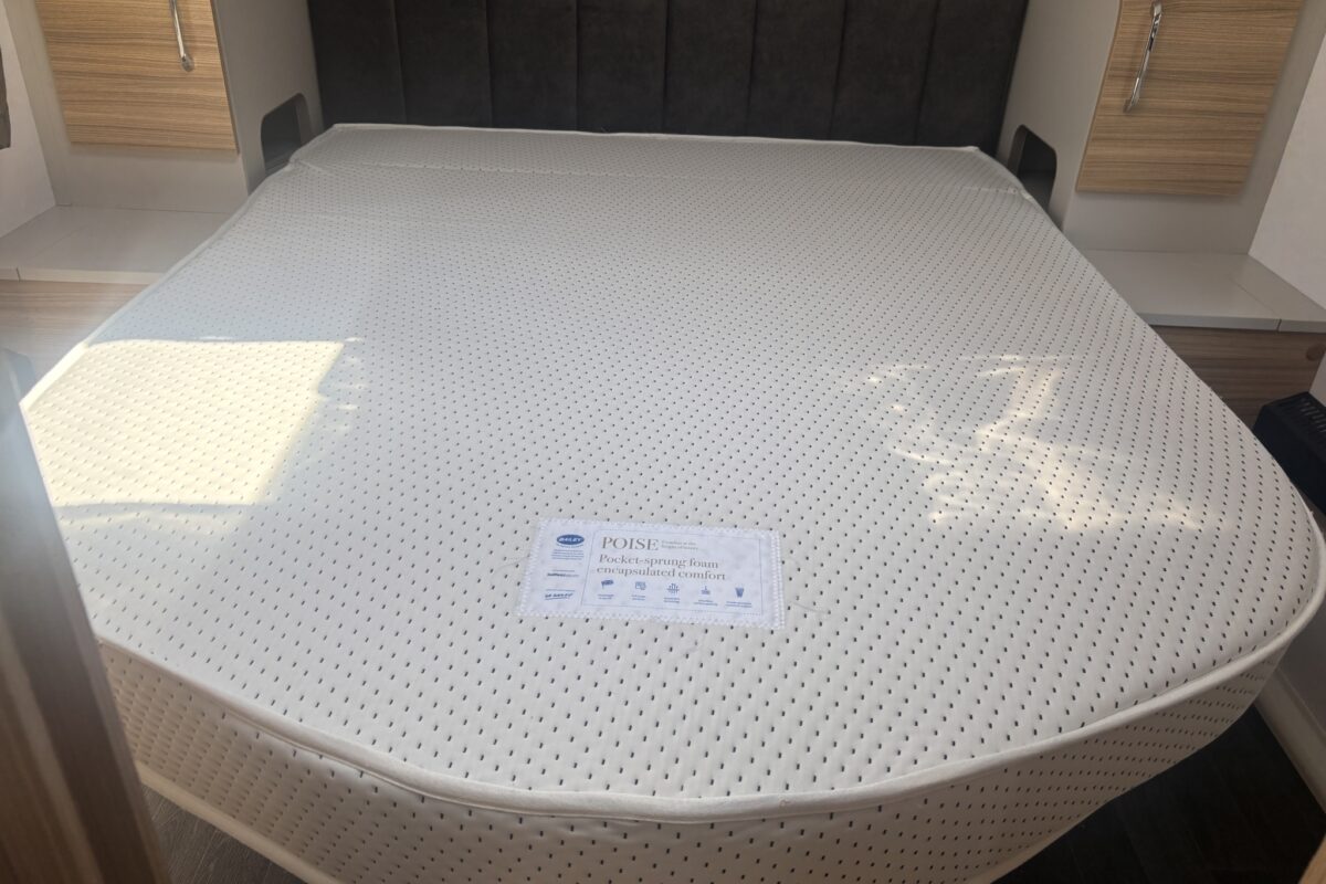 2024 Bailey Alicanto Grande Porto kingsized bed
