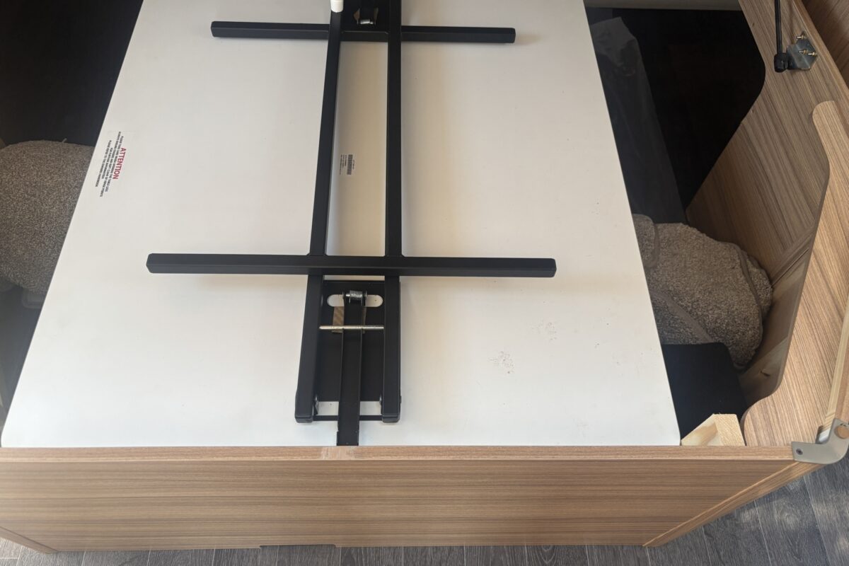 2024 Bailey Alicanto Grande Porto table