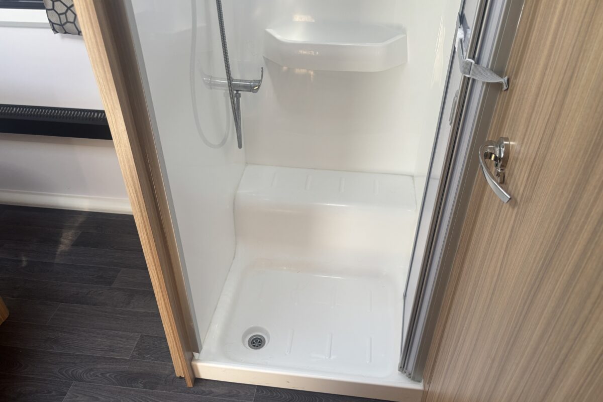 2024 Bailey Alicanto Grande Porto Shower