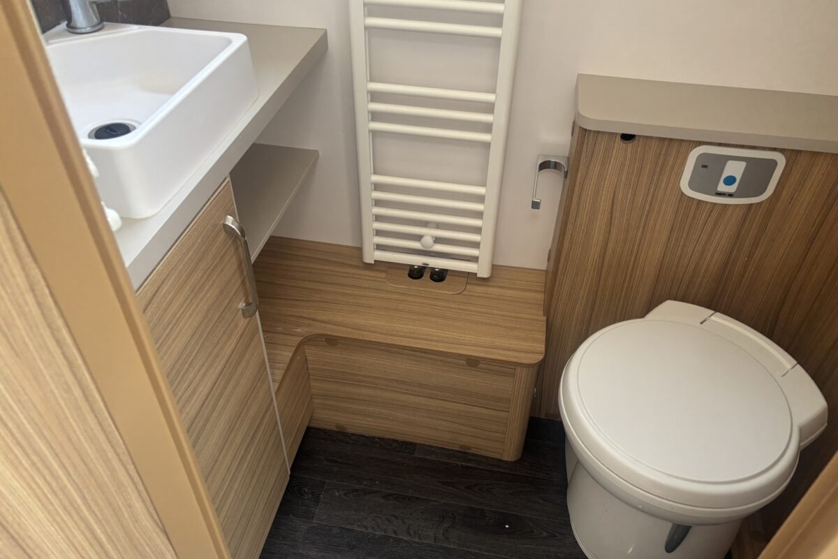 2024 Bailey Alicanto Grande Porto Toilet and Wash Basin