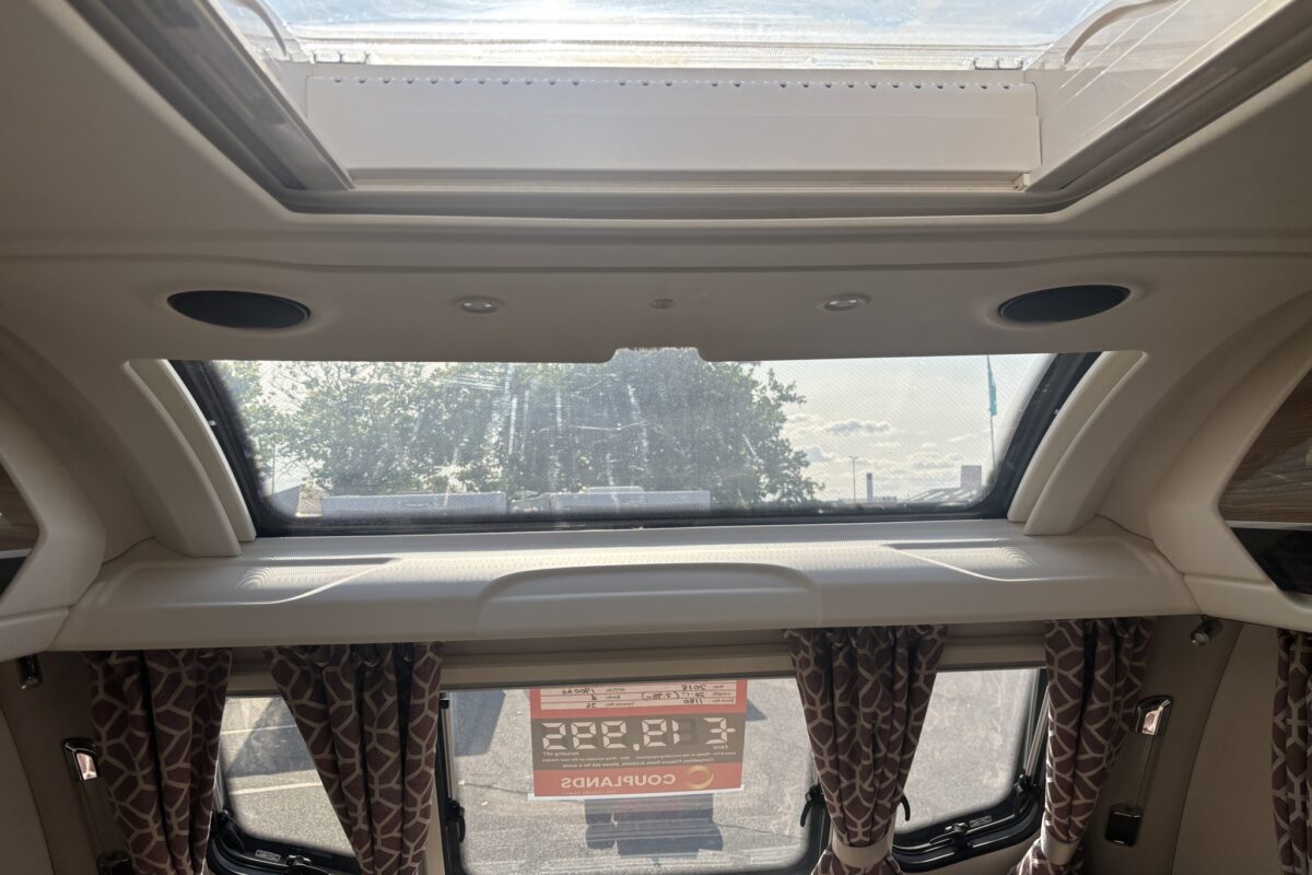 2018 Swift Conqueror 645 Front panoramic sunroof