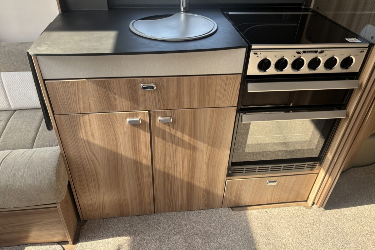 2018 Swift Conqueror 645 Kitchen
