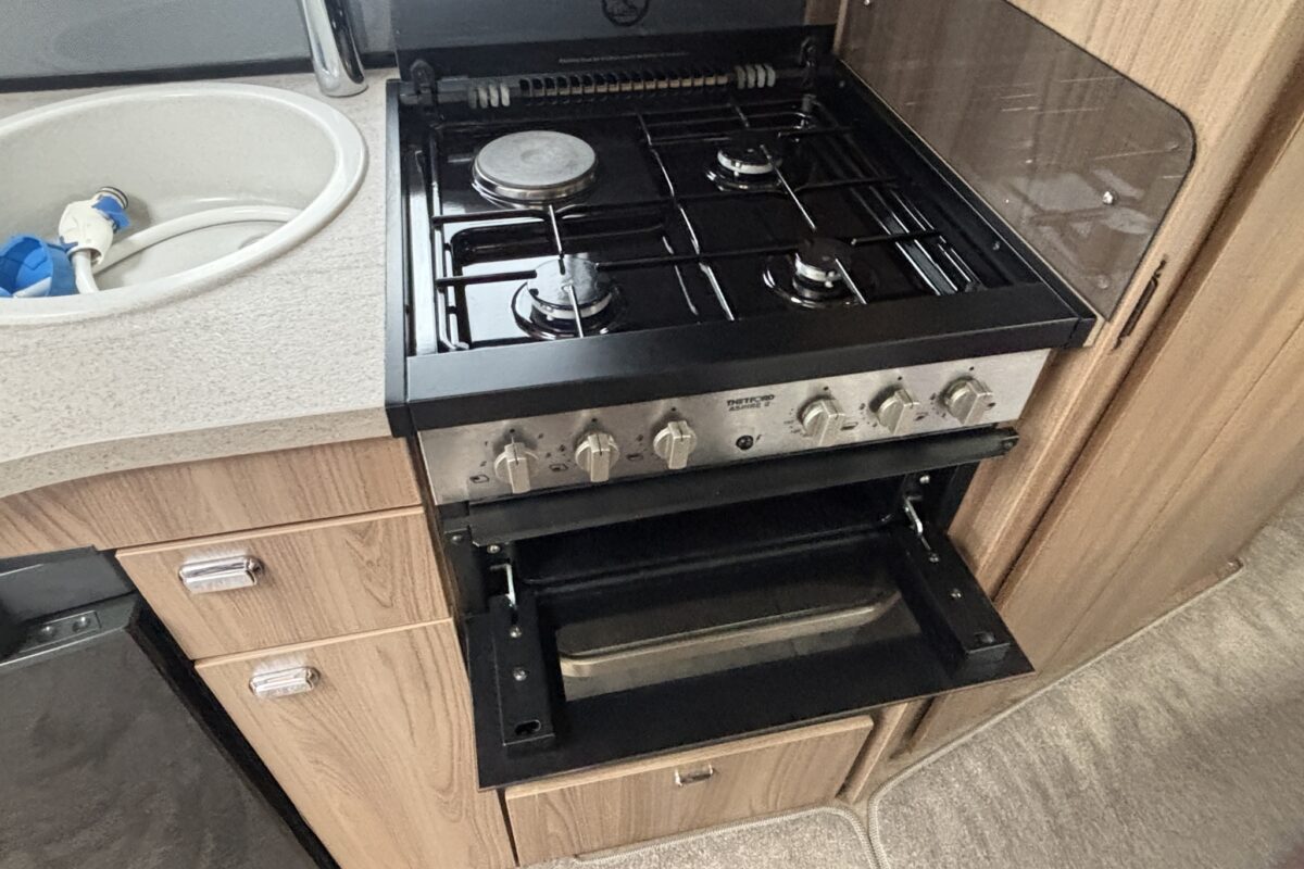 2016 Swift Siena Accent 570 Oven