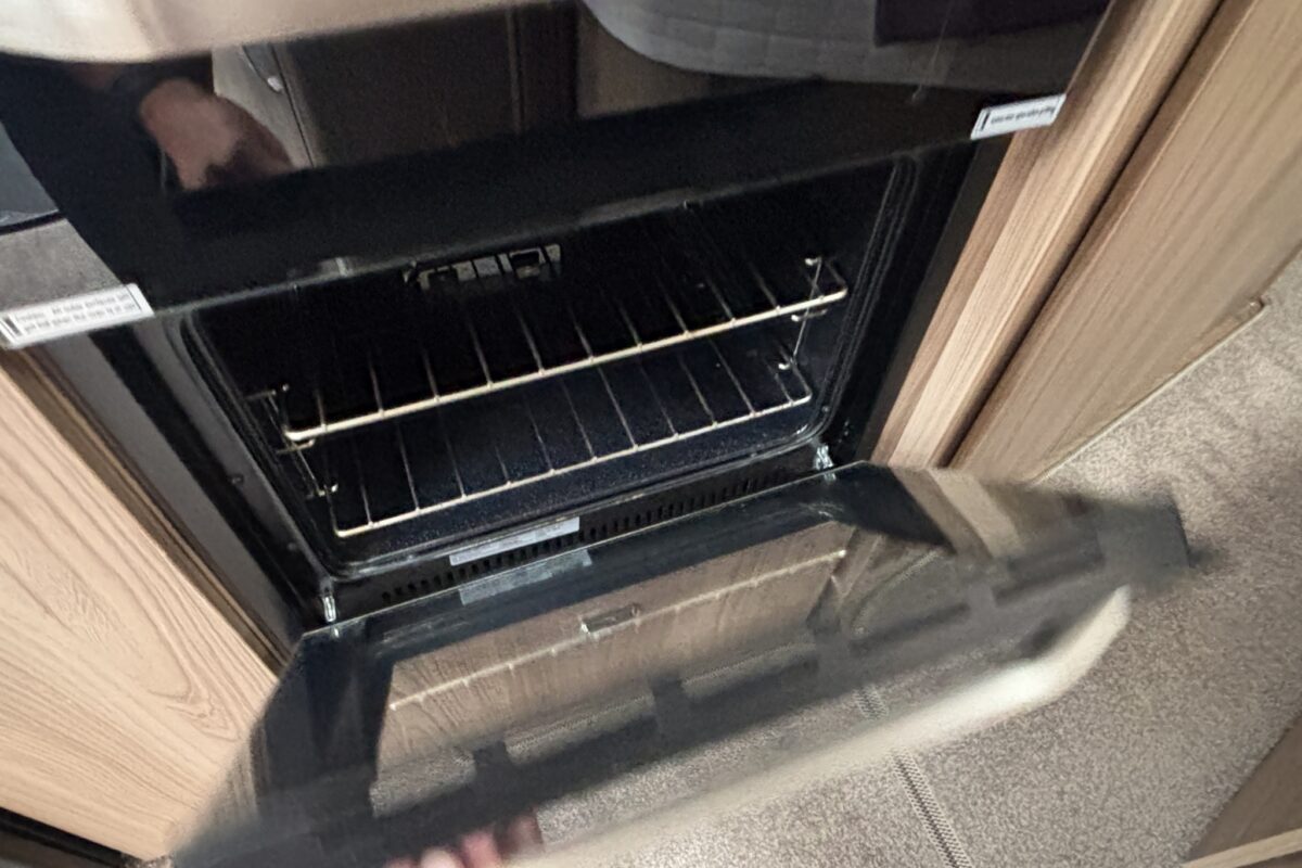 2016 Swift Siena Accent 570 Oven inside