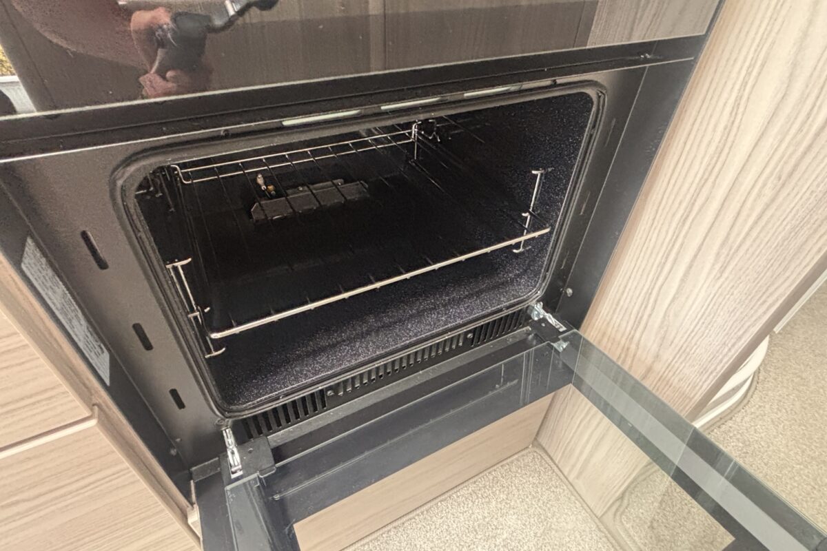 2022 Elddis Sherwood 550 gas oven
