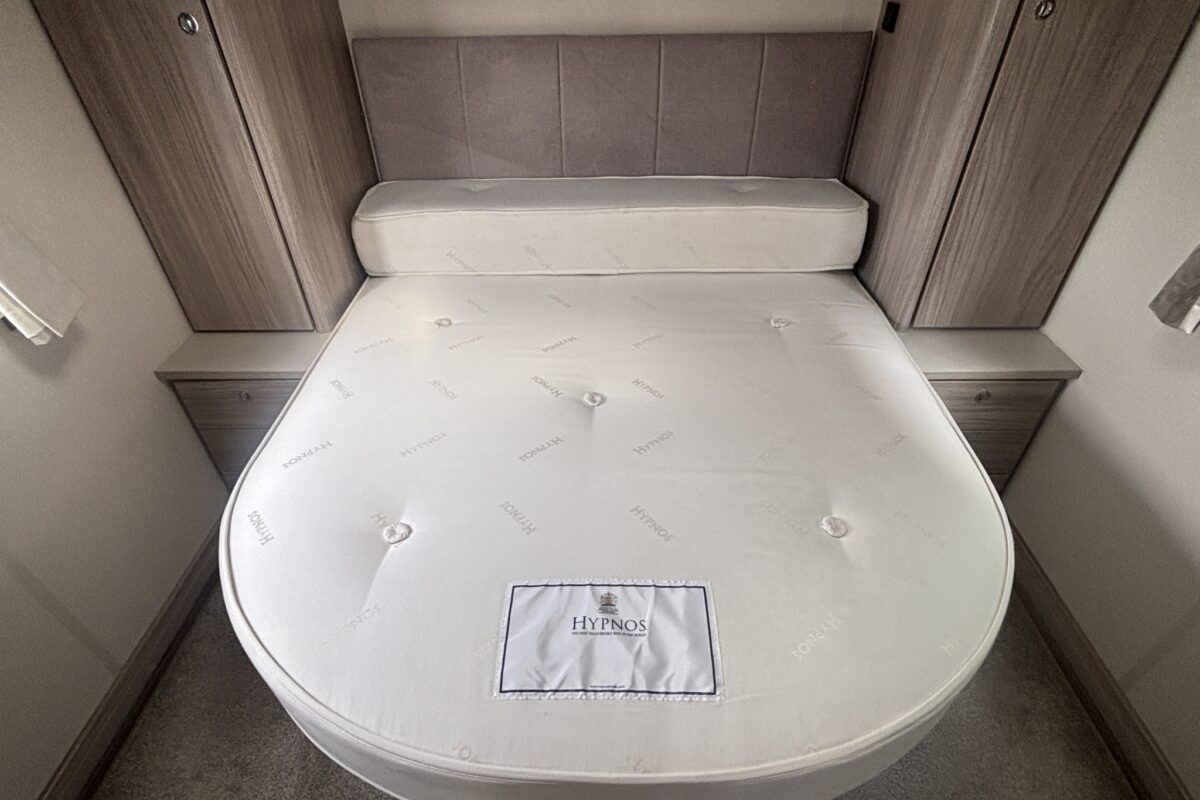 2022 Elddis Sherwood 550 fixed island bed
