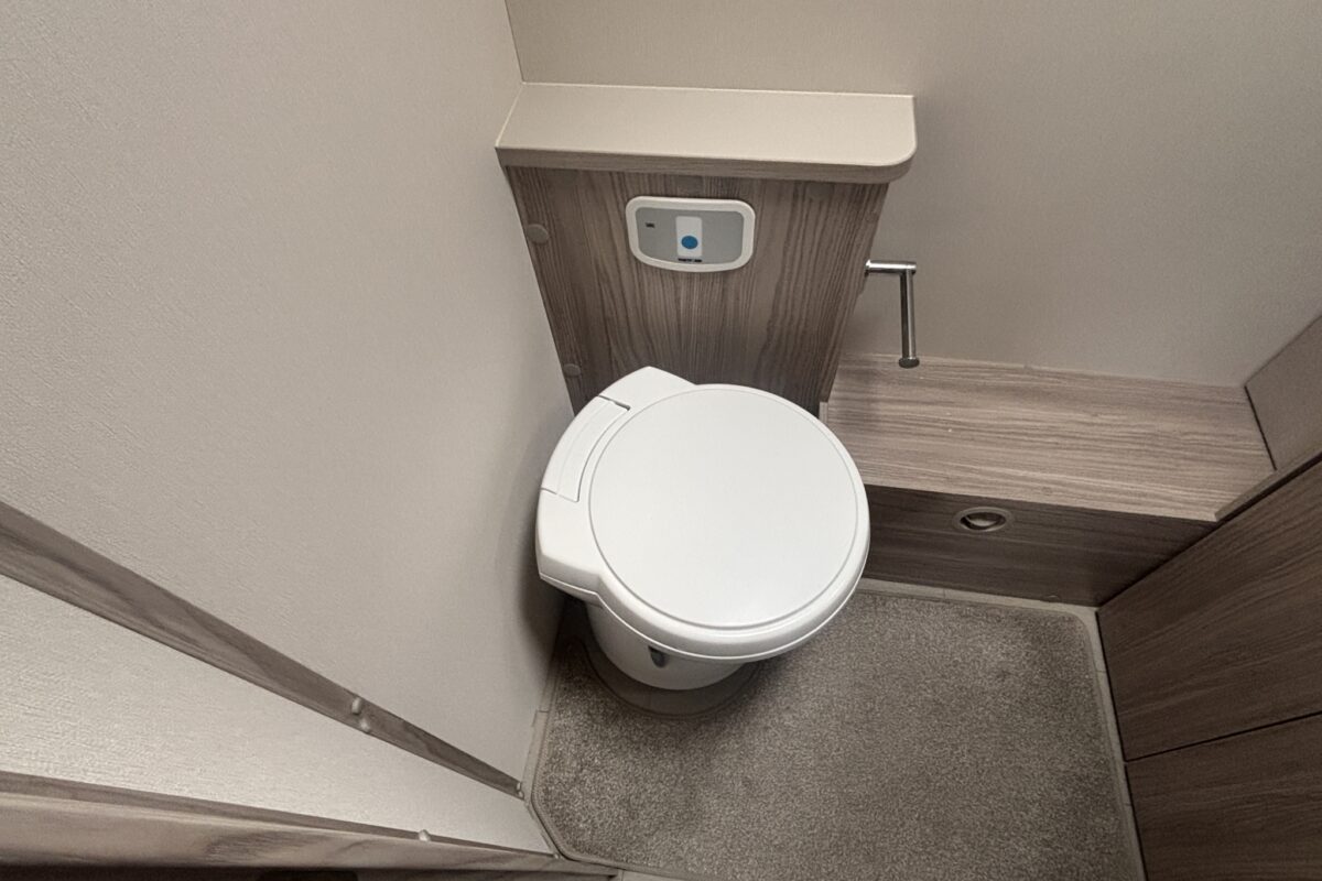 2022 Elddis Sherwood 550 electric flush toilet