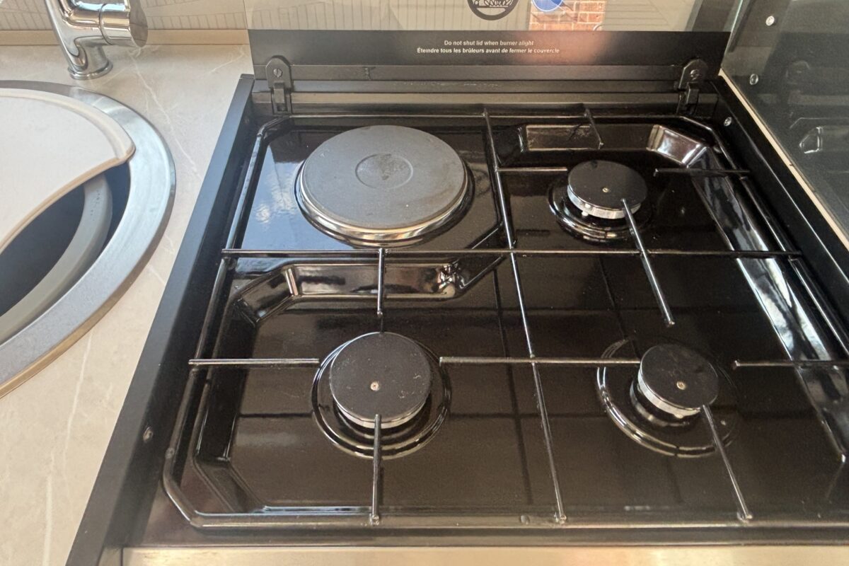 2023 Swift Elite 480 Hob with electric hotplate