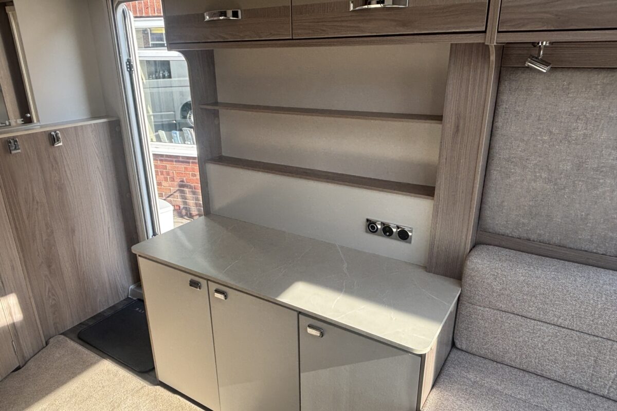 2023 Swift Elite 480 dresser