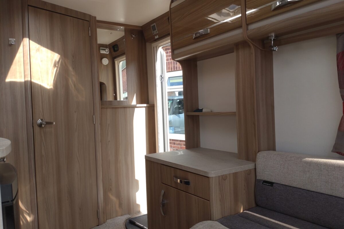 2017 Swift Challenger 480 Interior