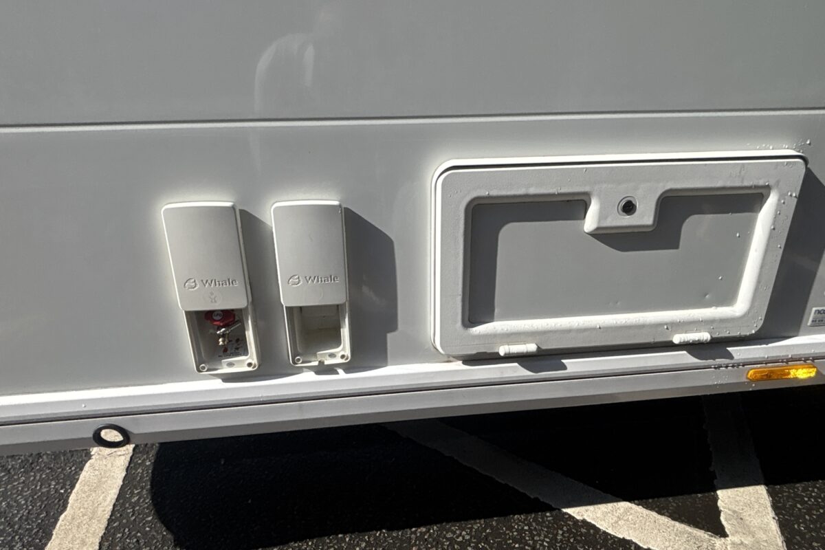2021 Coachman Acadia 875 Xcel bbq point and 230v socket