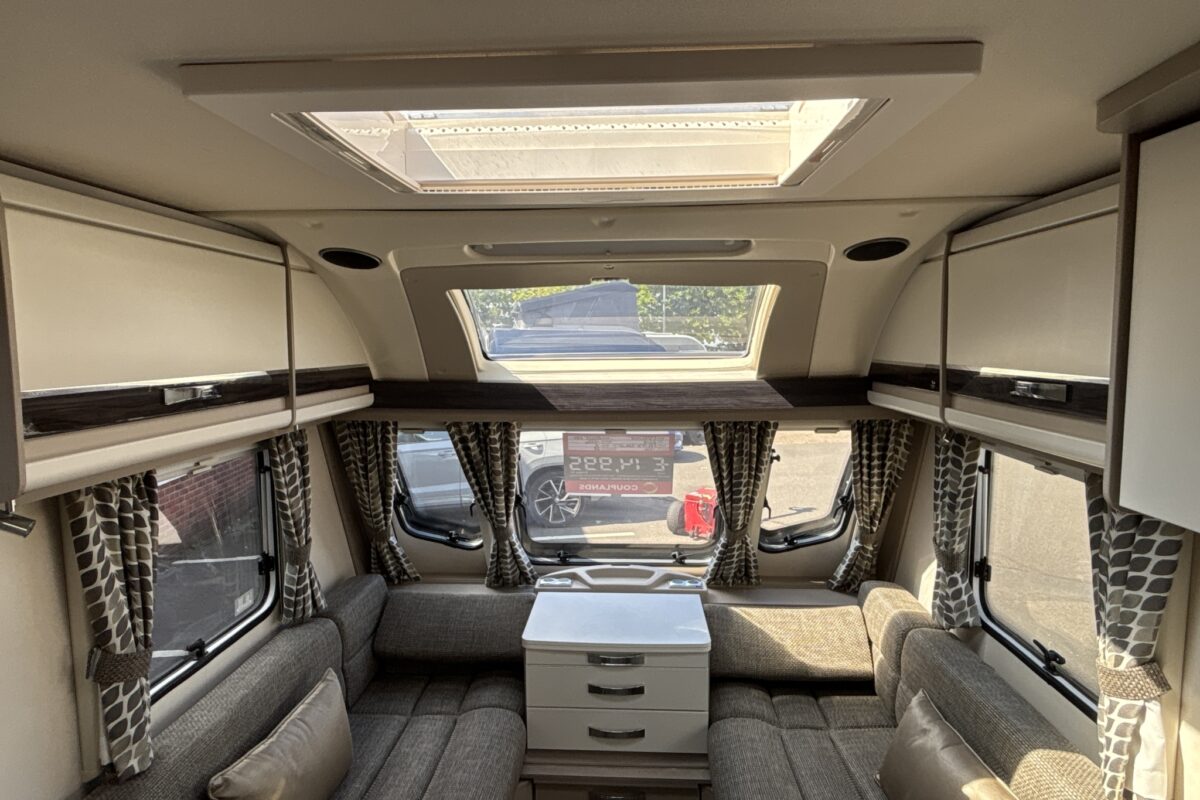 2016 Sterling Eccles 580 Front Interior