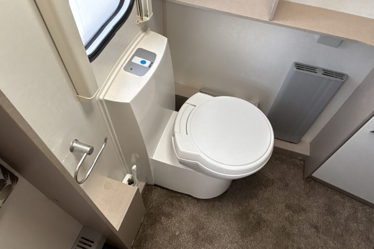 2016 Sterling Eccles 580 Cassette Toilet