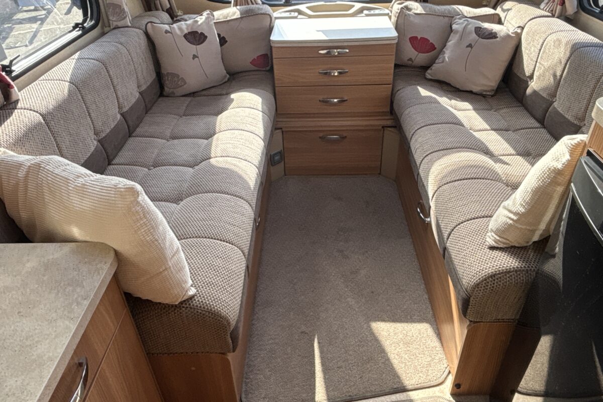 2013 Swift Challenger 480 SE Front seating