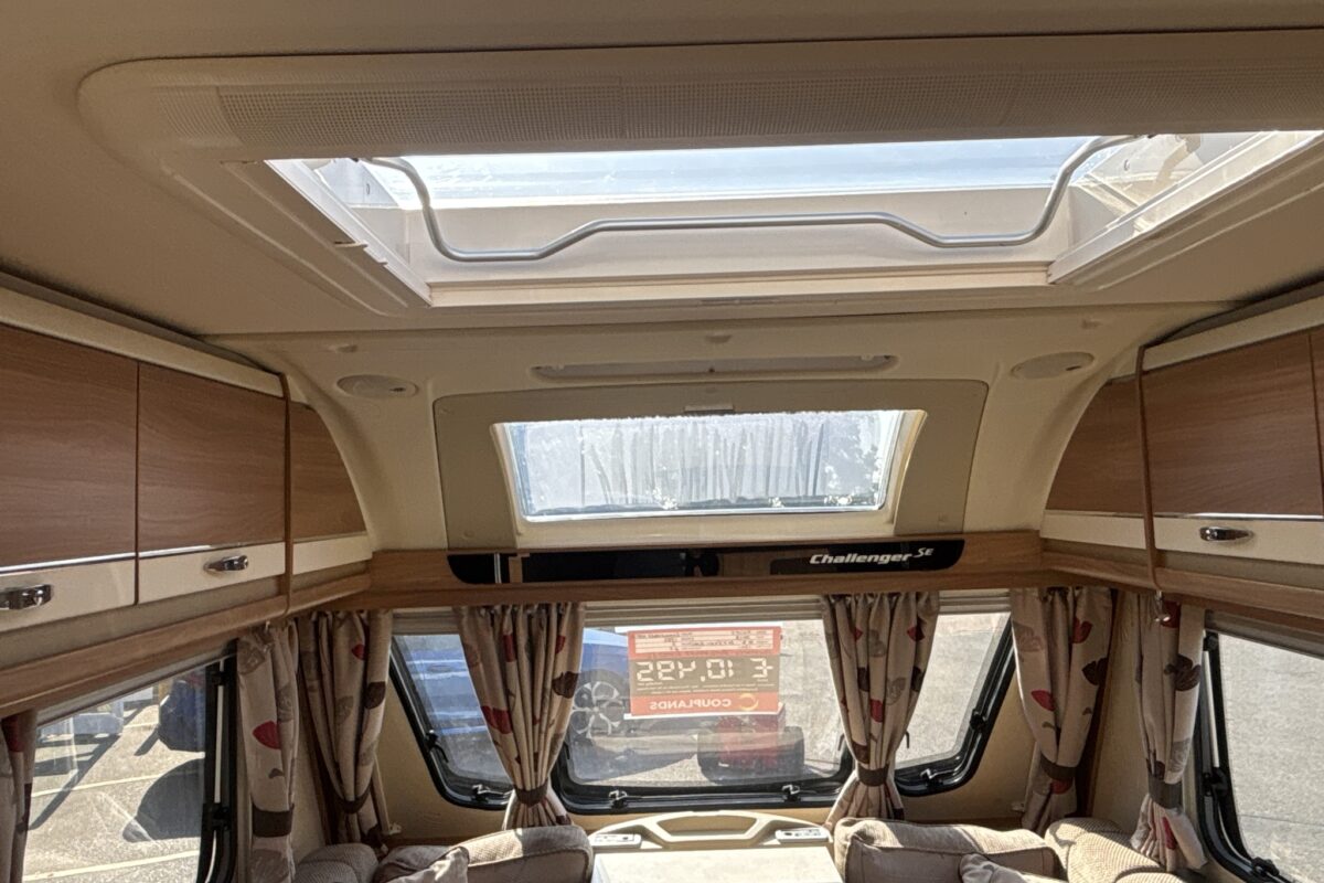 2013 Swift Challenger 480 SE Panoramic sunroof