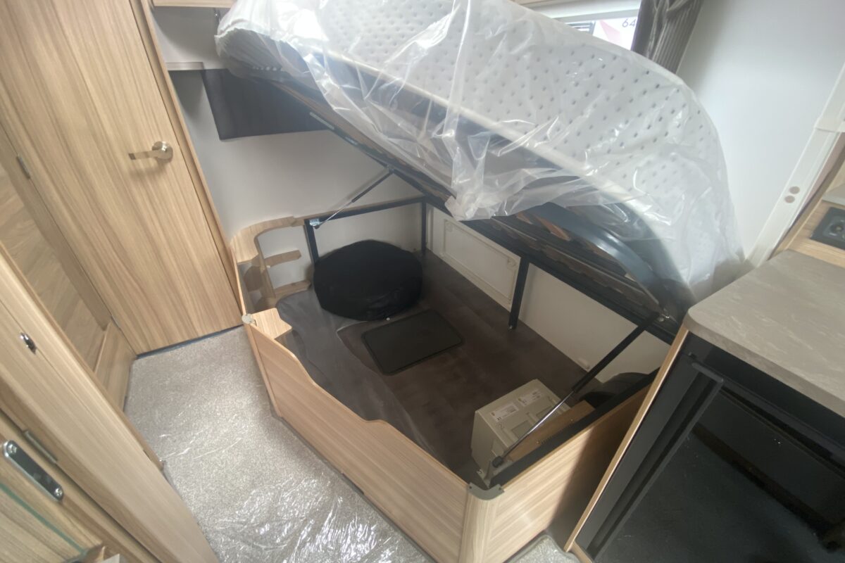 BAILEY PHOENIX GT75 440 2024 FIXED BED UP
