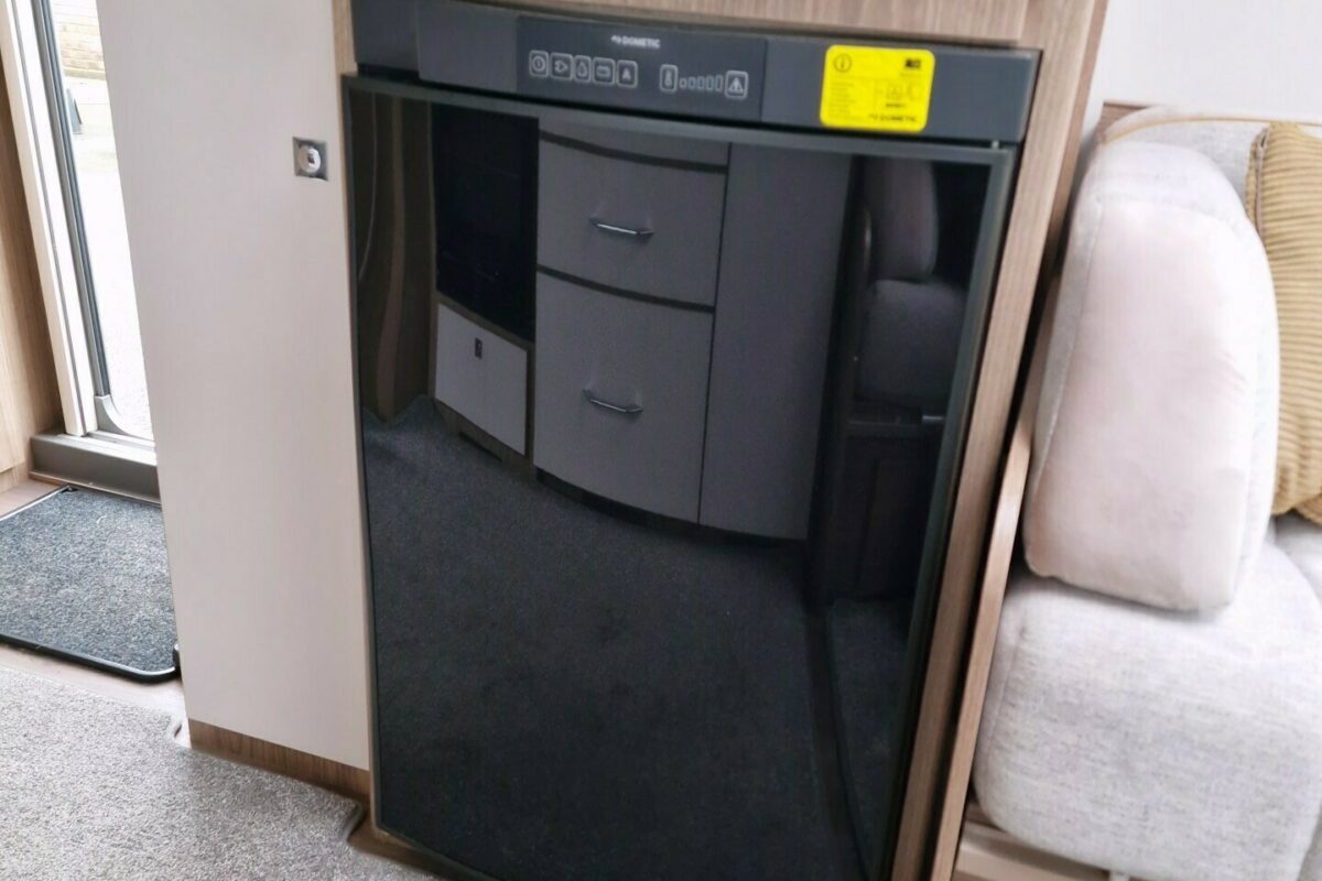 FRIDGE