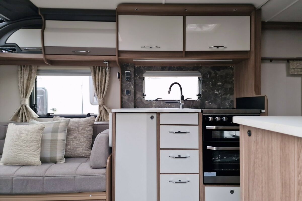 2025 COACHMAN VIP 575 ENTRANCE