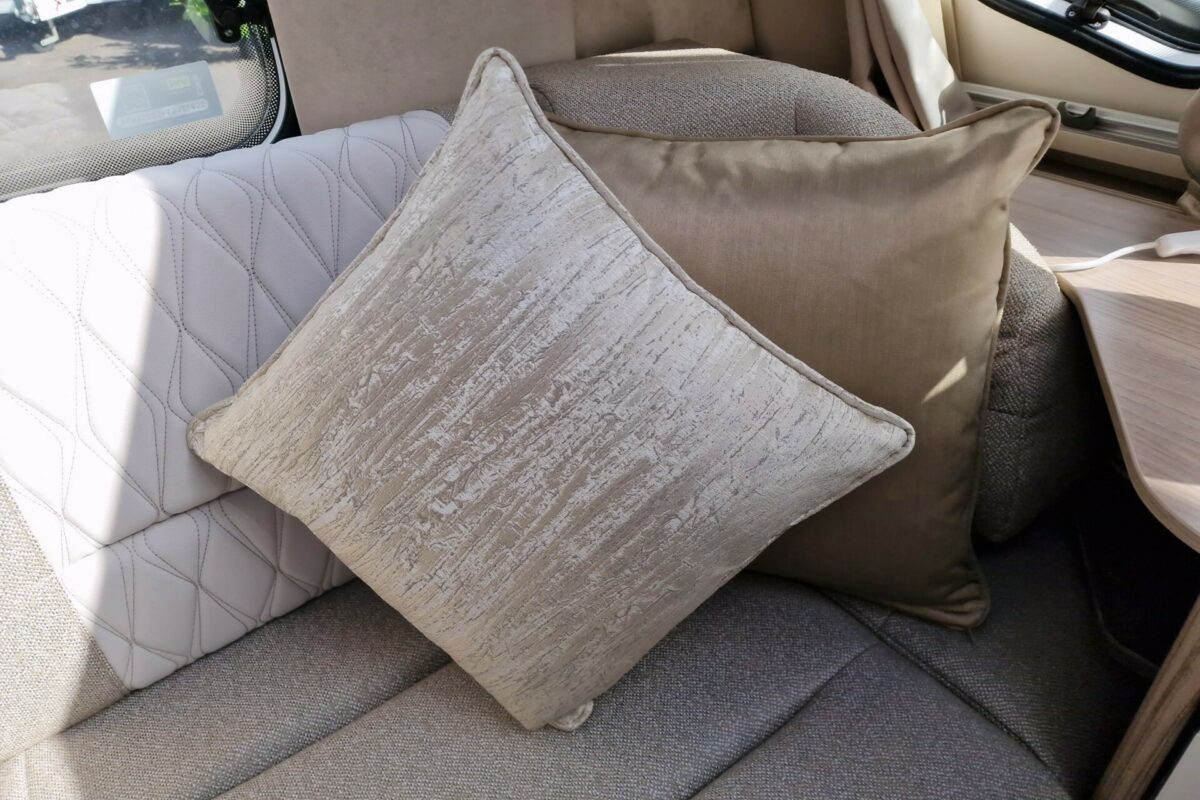 2025 BESSACARR 835 CUSHIONS