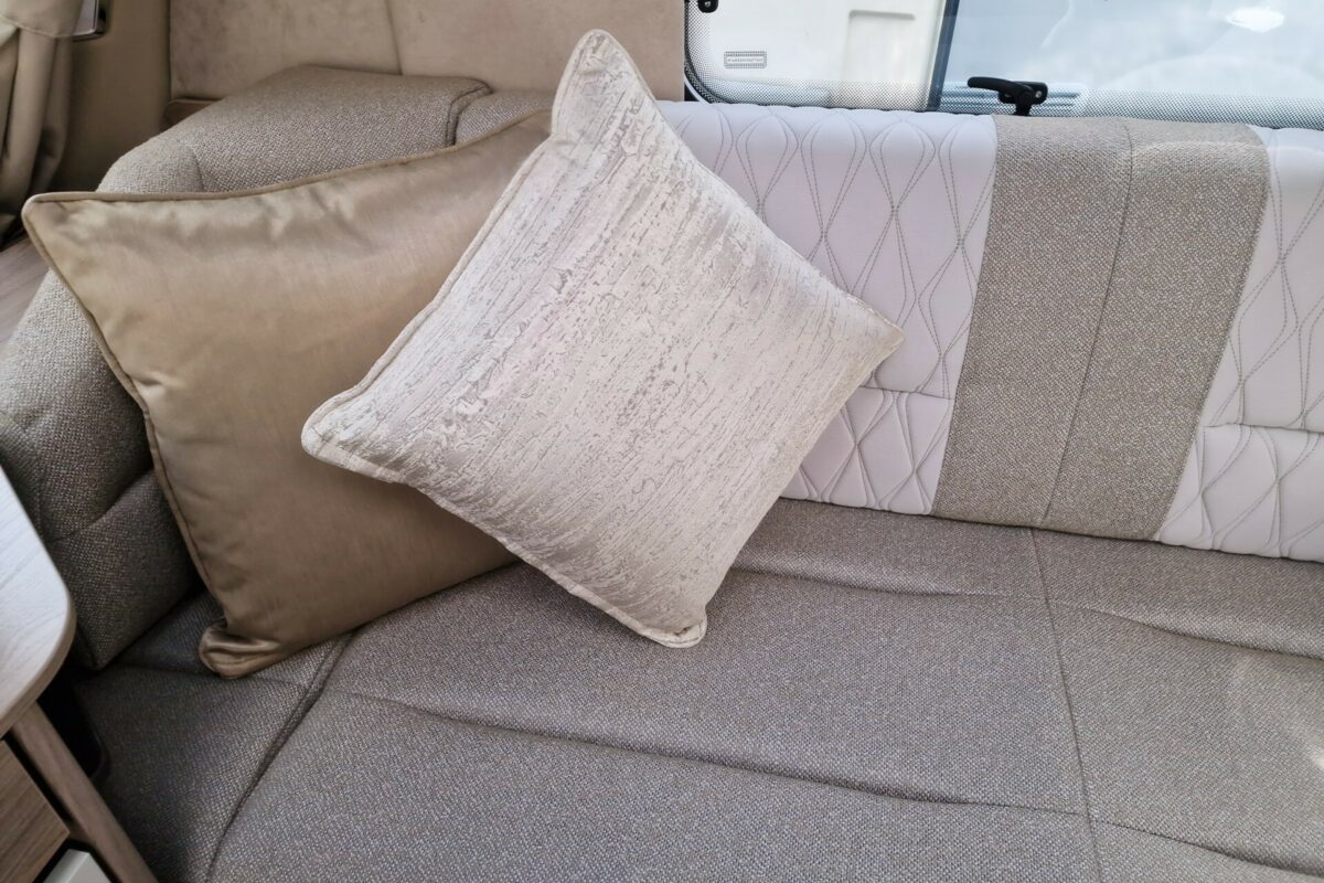 2025 BESSACARR 835 UPHOLSTREY