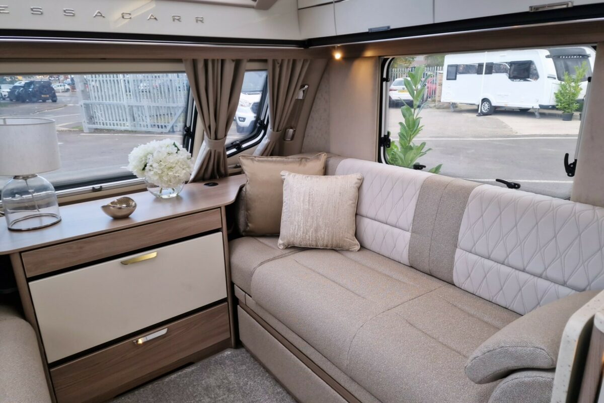 2025 BESSACARR 845 SEATING