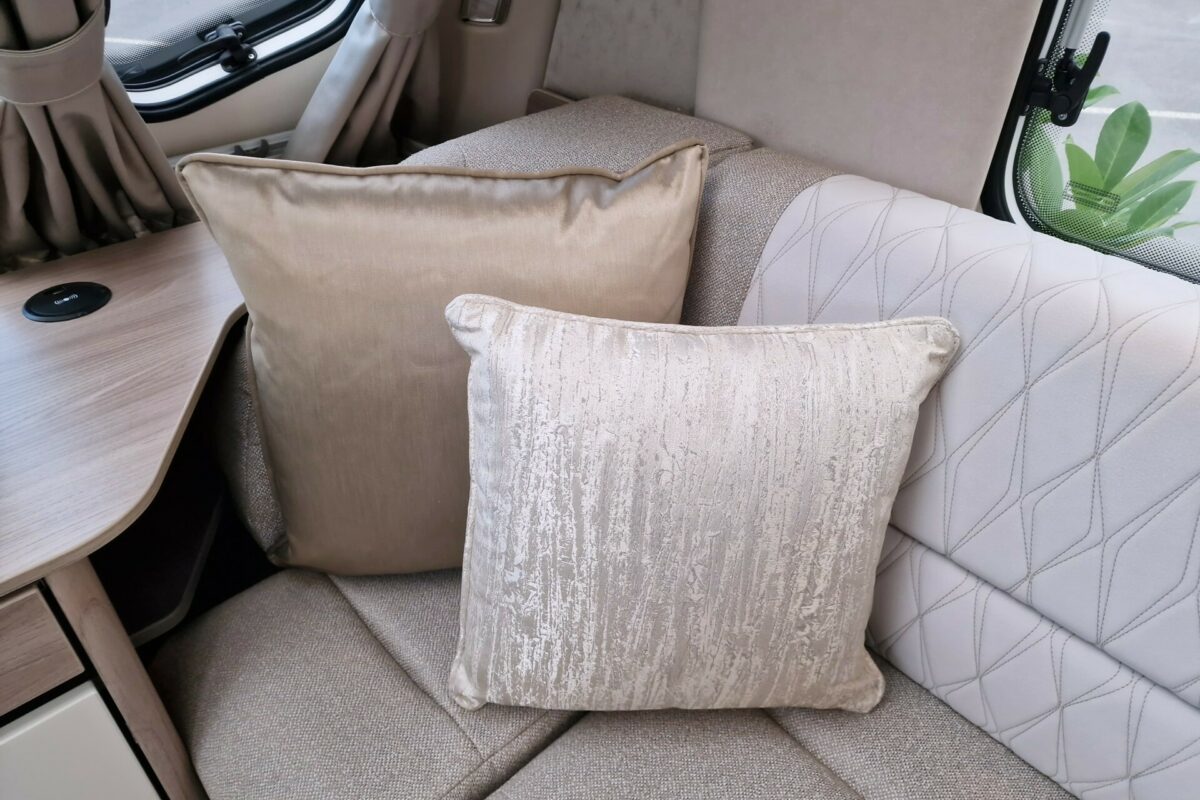 2025 BESSACARR 845 CUSHIONS