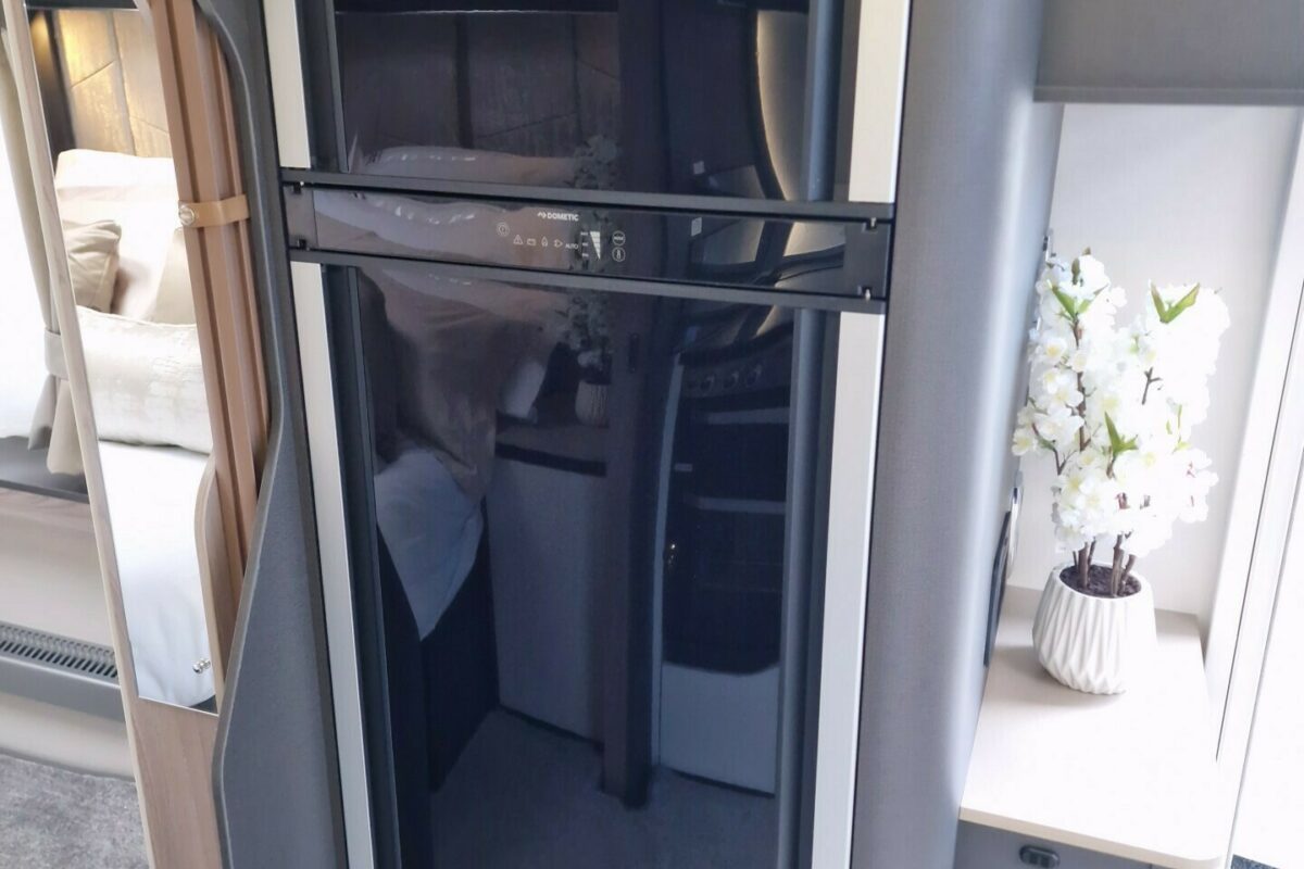 2025 BESSACARR 845 FRIDGE