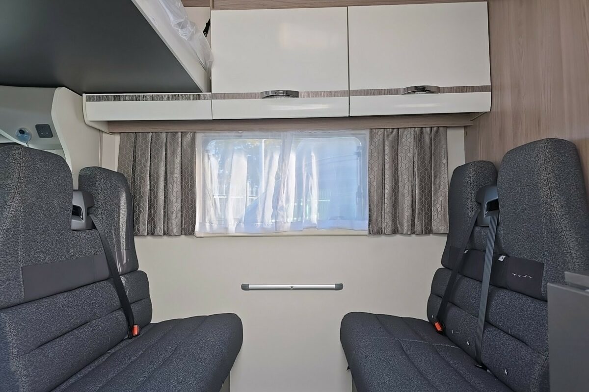 2025 VOYAGER 475  SEATING