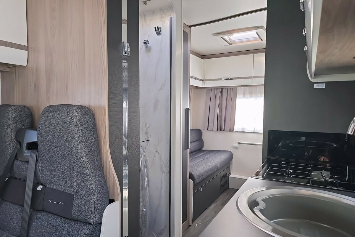 2025 VOYAGER 475  SEATING