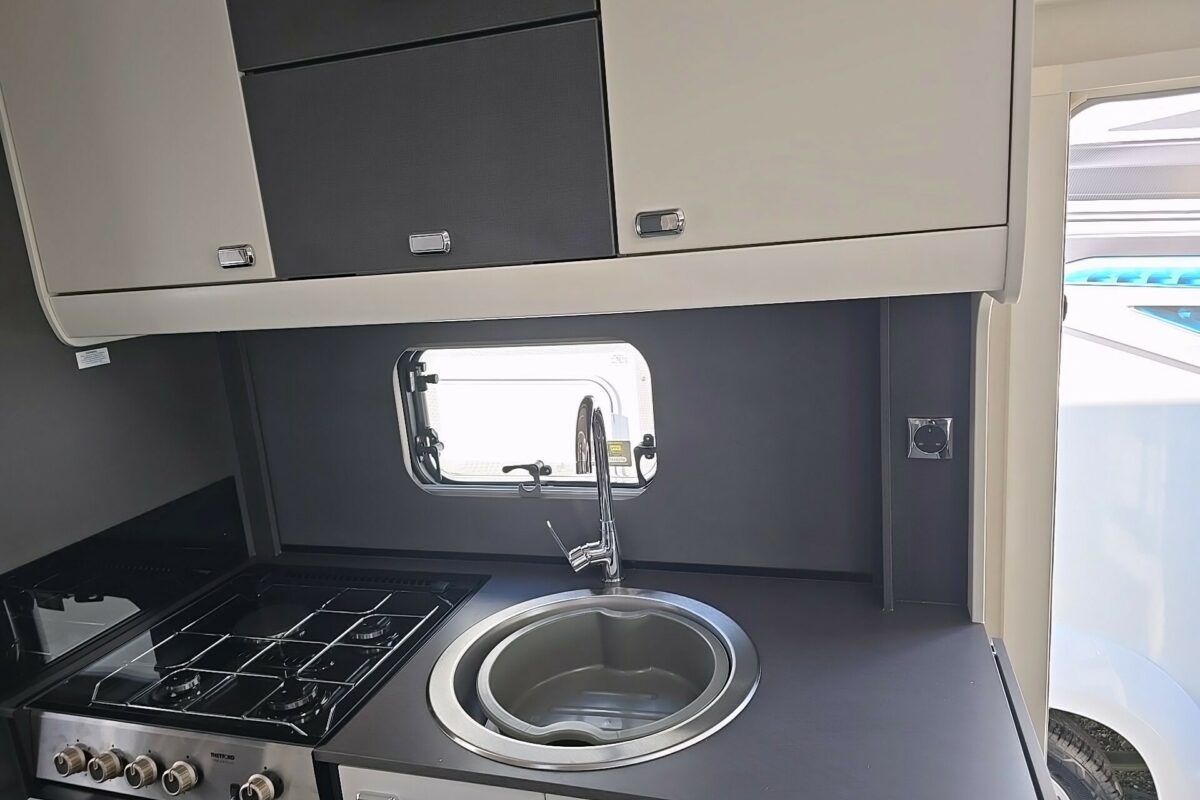 2025 VOYAGER 475  KITCHEN